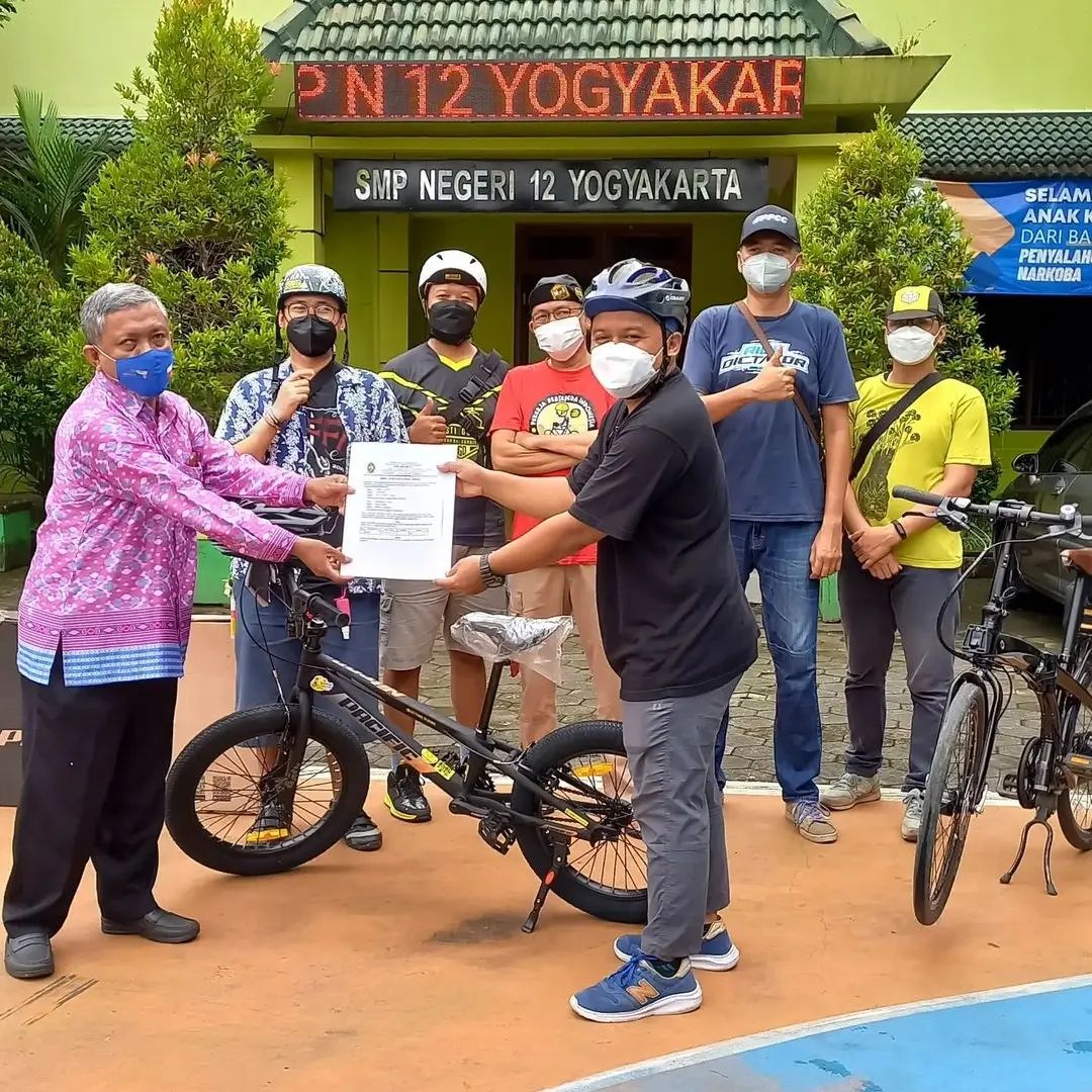 Pacific Bike Dukung Program “Sedekah Sepeda untuk Pelajar”